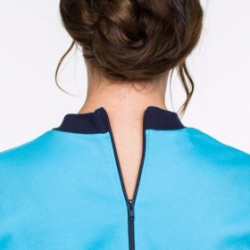 Dess. 1050 Heldragt lynls i ryg. Til bde damer og herrer. Bl, marine eller grn.