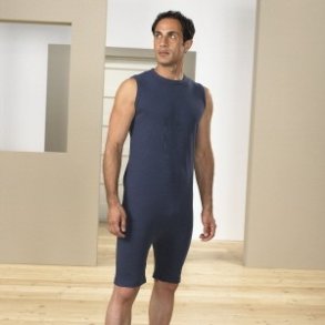 Dess. 2050 Heldragt, lynls ved ben og i ryg. Til bde damer og herrer. Hvid eller bl.