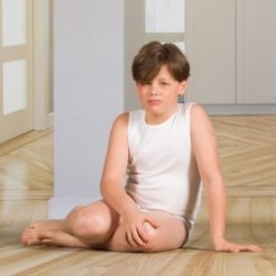  Heldragt m/Tryk l�s ved trusse (B�rn) Hvid eller bl�.  Til b�de dreng og pige. Dess. 2020